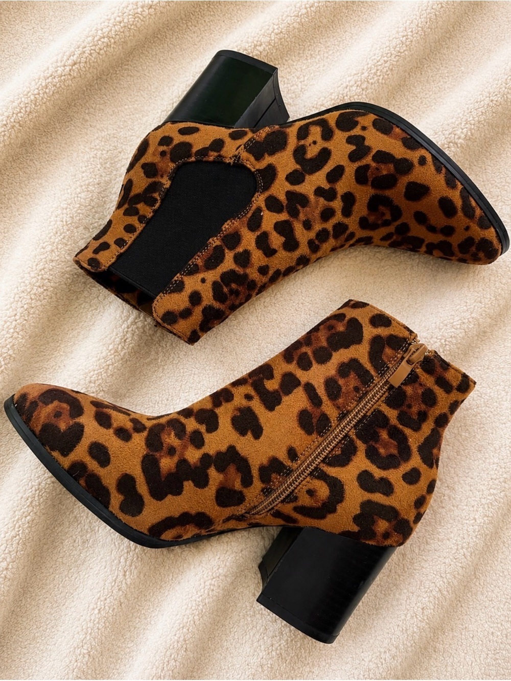 Refresh Leopard Print Pointed Toe Block Heel Ankle Booties Size 7